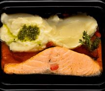 Запеченный Камчатский лосось с картофельным пюре 