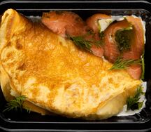 Омлет со слабосоленым лососем 