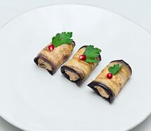 Рулет из баклажанов с грецким орехом