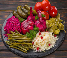Ассорти из маринованных овощей