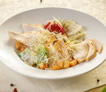 Салат Цезарь с курицей