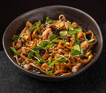 Удон с курицей терияки