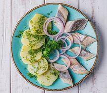 Сельдь с отварным картофелем