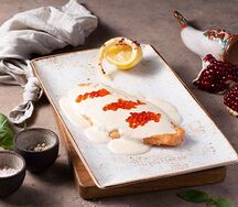 Стейк из семги с икрой