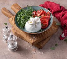 Салат с бурратой