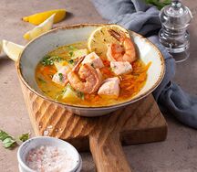 Уха по-Царски с семгой и креветками