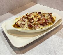 Запеченный картофель с колбасками