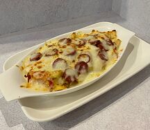 Картофель фри с колбасками