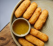 Хрустящая моцарелла, мёд, трюфельное масло