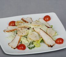 Салат Цезарь с курицей