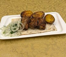 Шашлык из свиных ребрышек с картофелем на мангале