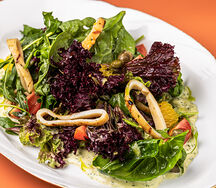 Салат с кальмаром