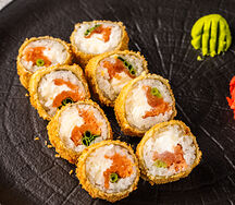 Теплый ролл с дикой кетой