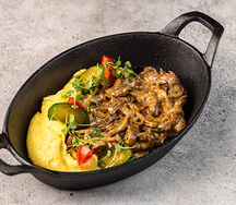 Бефстроганов с картофелем пюре