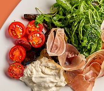 Печёный баклажан с прошутто и страчателл