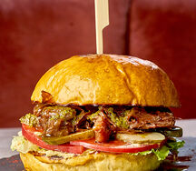 Бургер с рваной говядиной