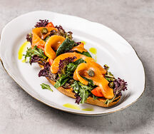 Брускетта с лососем