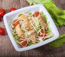 Салат цезарь с курицей