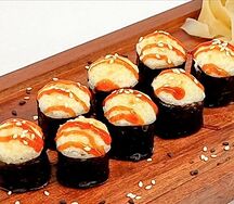 Запеченный мини-ролл с креветкой