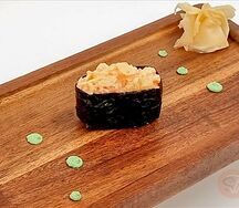 Гункан с креветкой спайси