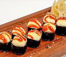 Запеченный мини-ролл с крабом