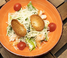 Салат Цезарь с креветками