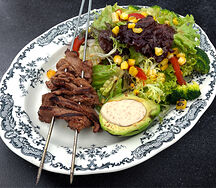 Мангал салат с печенным авокадо