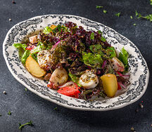 Салат с осьминогом и таджасскими оливками