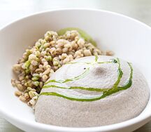 Копченая перловка с грибным муссом