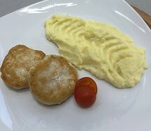 Котлета из цыпленка с картофельным пюре