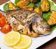 Шашлык из дорадо и картофеля на углях