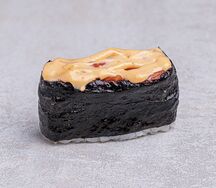 Запеченный гункан с лососем