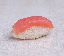 Суши с тунцом