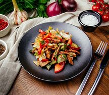 Теплый салат с телятиной