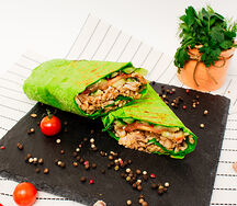 Шаурма в зеленом лаваше