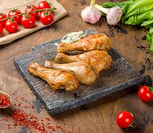 Бёдра и голень курицы на углях