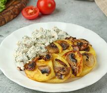 Куриные бедрышки в сливочном соусе с ароматным укропом и запеченным картофелем