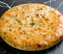 Пирог с курицей, сыром и кабачками