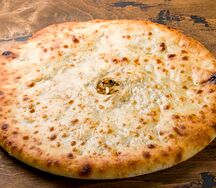 Пирог с капустой, зеленым луком и рубленным яйцом