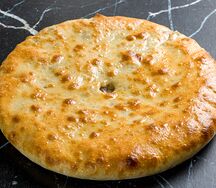 Пирог с картошкой, грибами и зеленым луком