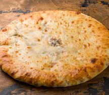 Пирог с фасолью, печеными овощами и чили