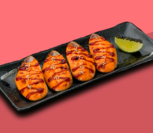 Запеченные Мидии в ракушках с соусом Спайси