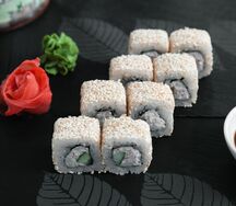 Ролл Калифорния в кунжуте