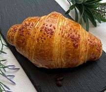 Круассан с малиной