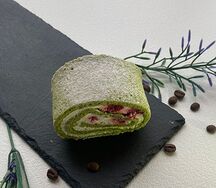 Рулет Фисташковый с малиной