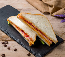 Сэндвич с ветчиной и соусом тартар