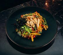 Вок с курицей