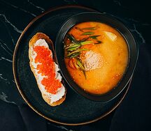 Рыбный суп с красной икрой