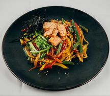 Вок с лососем