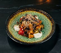 Салат из баклажанов по-паназиатски с маринованным халапеньо и сливочным сыром